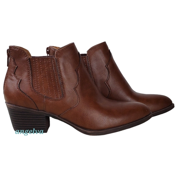 sofft gwenith waterproof leather block heel booties